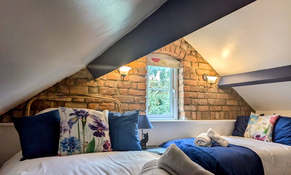 Stonehouse House | Doverow Cottage by Interhome