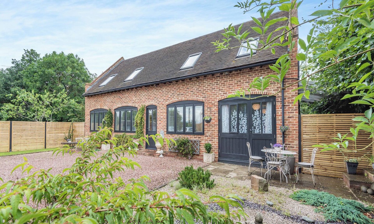 Boraston Cottage | Dower House Lodge is a sanctuary where luxury meets practicality.