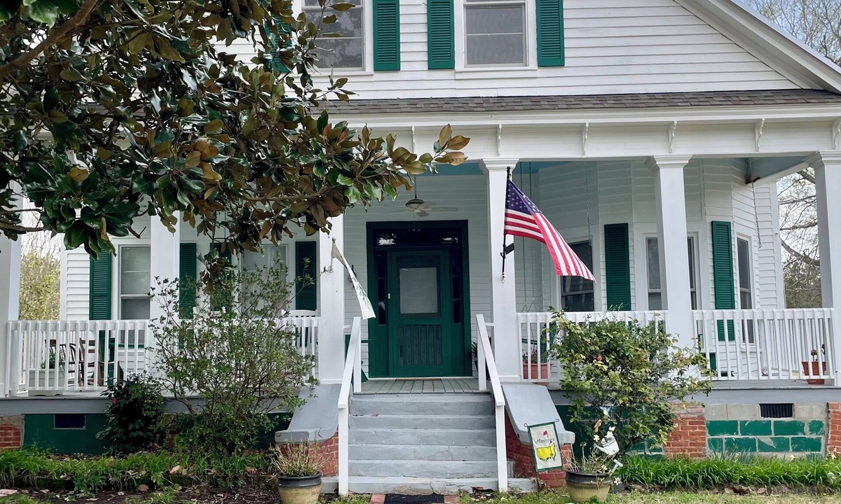 Bath House | “Down Home” - Charming Antebellum Farm House