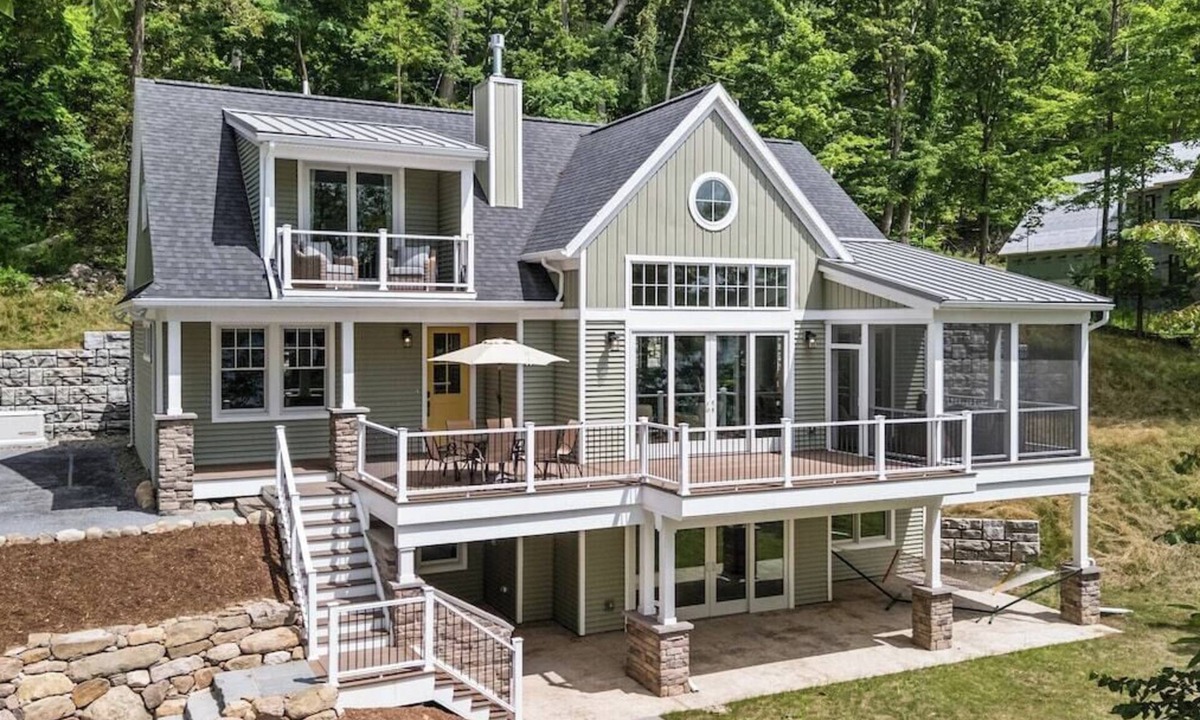 Town of Jerusalem House | Down on the Bluff: Five bedroom lake home with 200' of private waterfront