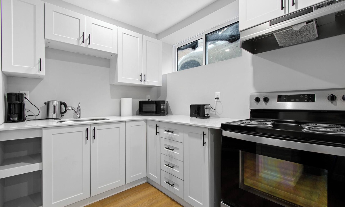 Hull Apartment | down town location brand new unit #3