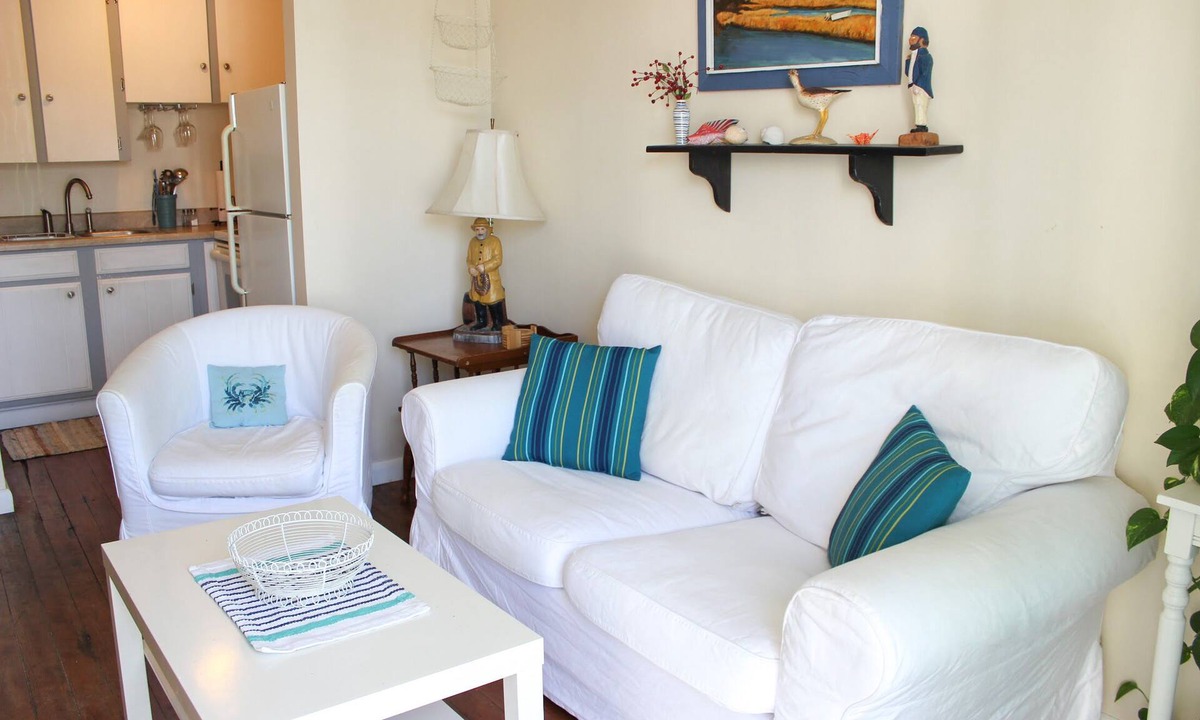 Camp Ellis Condo | Downsticks