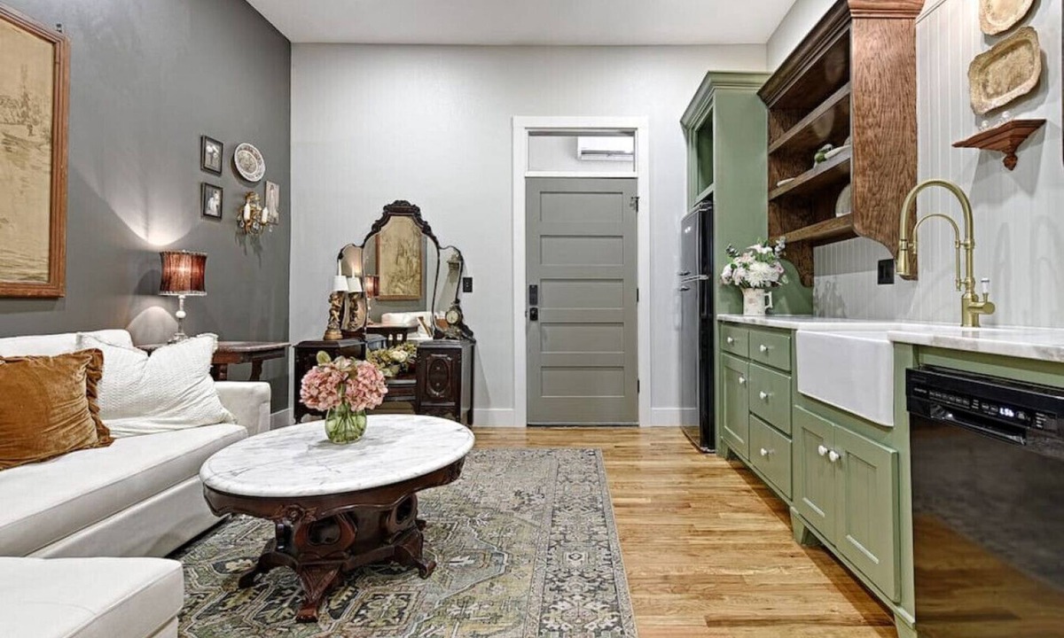 Greenville Apartment | Downton Abby @ Lofts on Lee