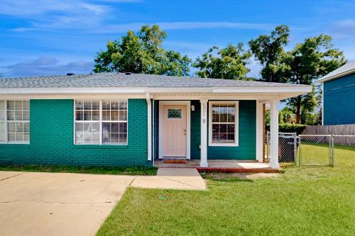 Downtown House | Downtown Duplex with Fire Pit 1 Mi to Waterfront