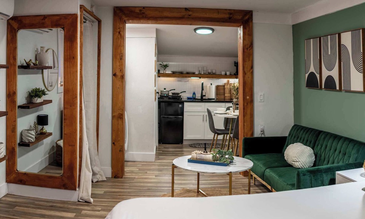 Tampa Heights Apartment | Downtown 1BR Cottage for 4