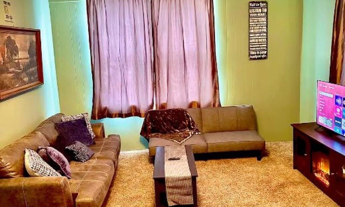 Fort Scott Apartment | Downtown 1BR Historic 1911 Sleeps 4