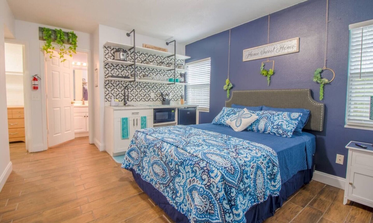 Lake Como House | Downtown 1BR Kitchenette & Pet-Friendly