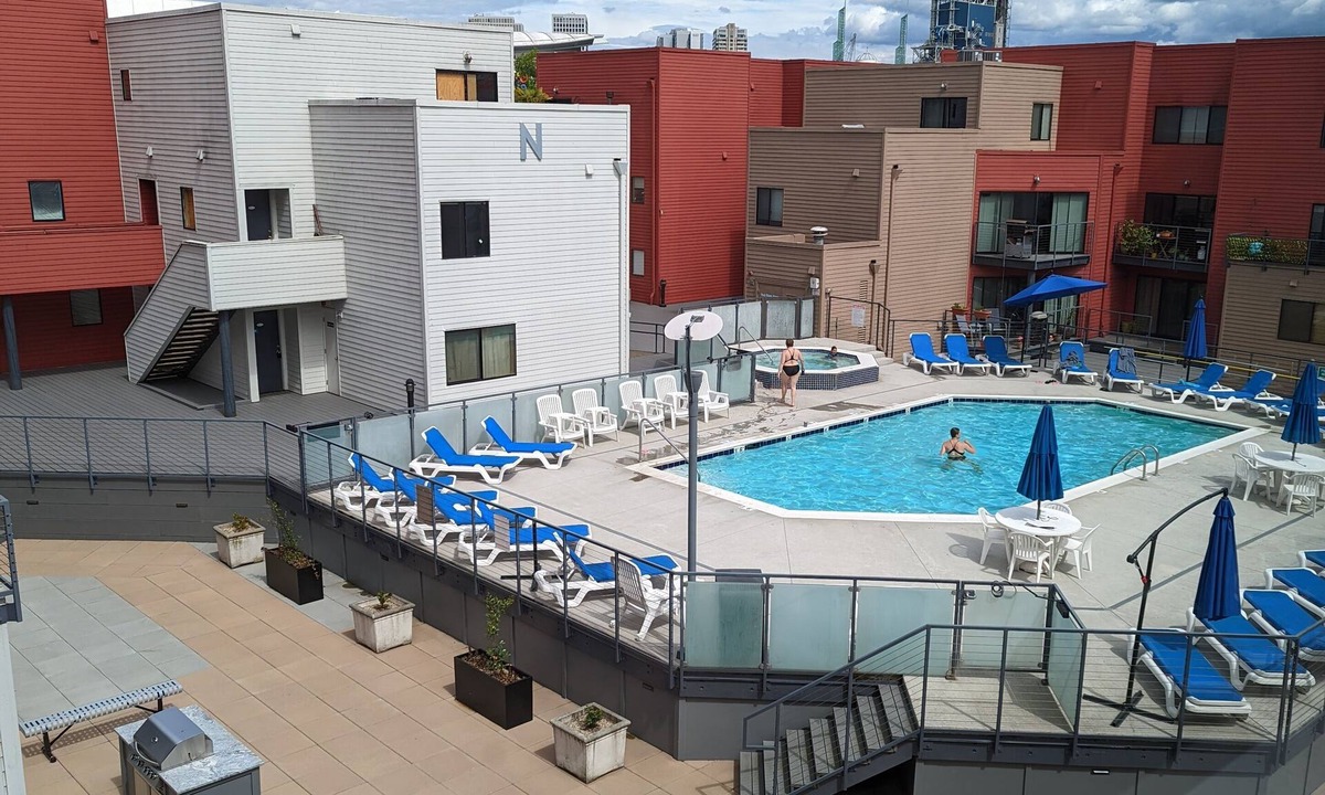 Old Town Chinatown Condo | Downtown 2 bdrm Condo Steps Away From the Willamette River. Year Round Hot Tub