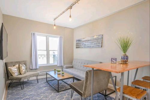 Appleton Apartment | Downtown 2 Bedroom Apartment