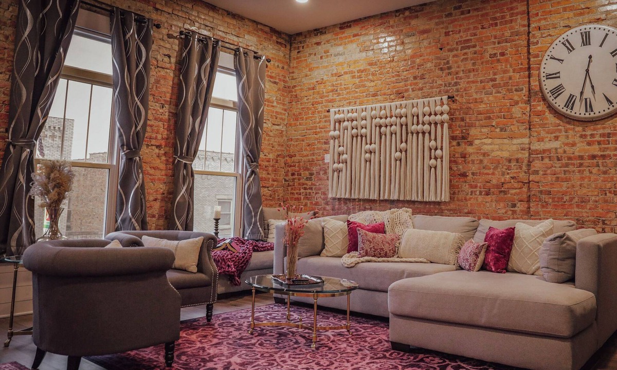 Millersburg Apartment | Downtown 2-BR Loft w/Soaking Tub, Fireplace, Deck