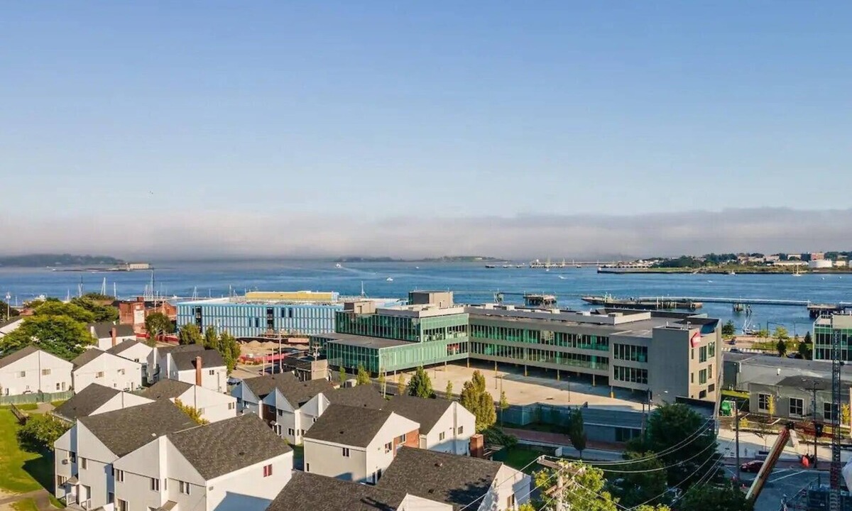 East Bayside Apartment | Downtown 2 Floors Waterviews Off-Street Parking