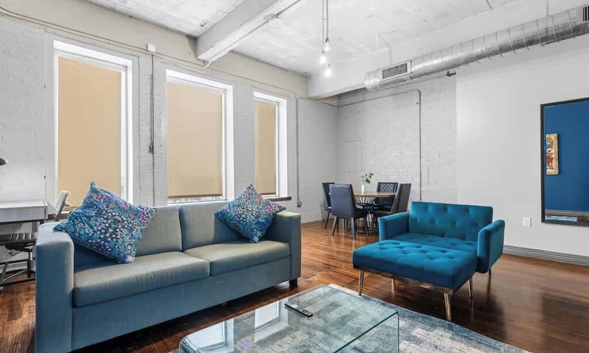 Downtown Dallas Apartment | Downtown 2BR Loft with Skyline Views