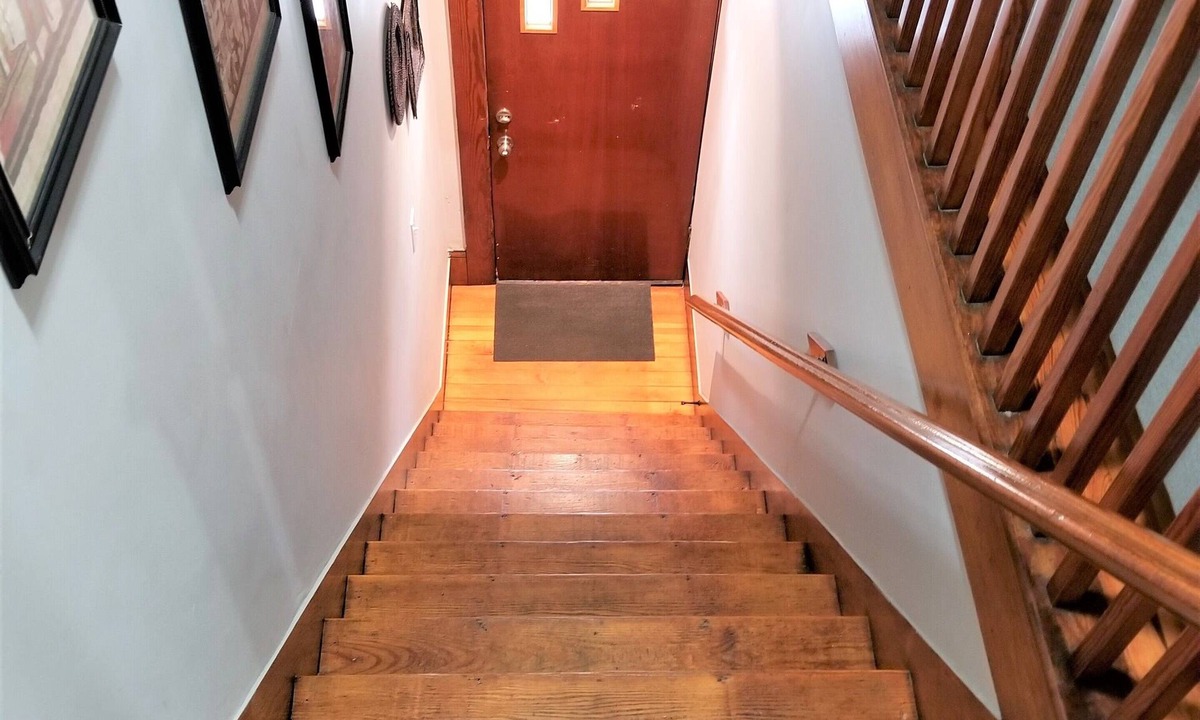 Manchester Apartment | Downtown ~ 2nd Floor 1 Bedroom -1 Bath