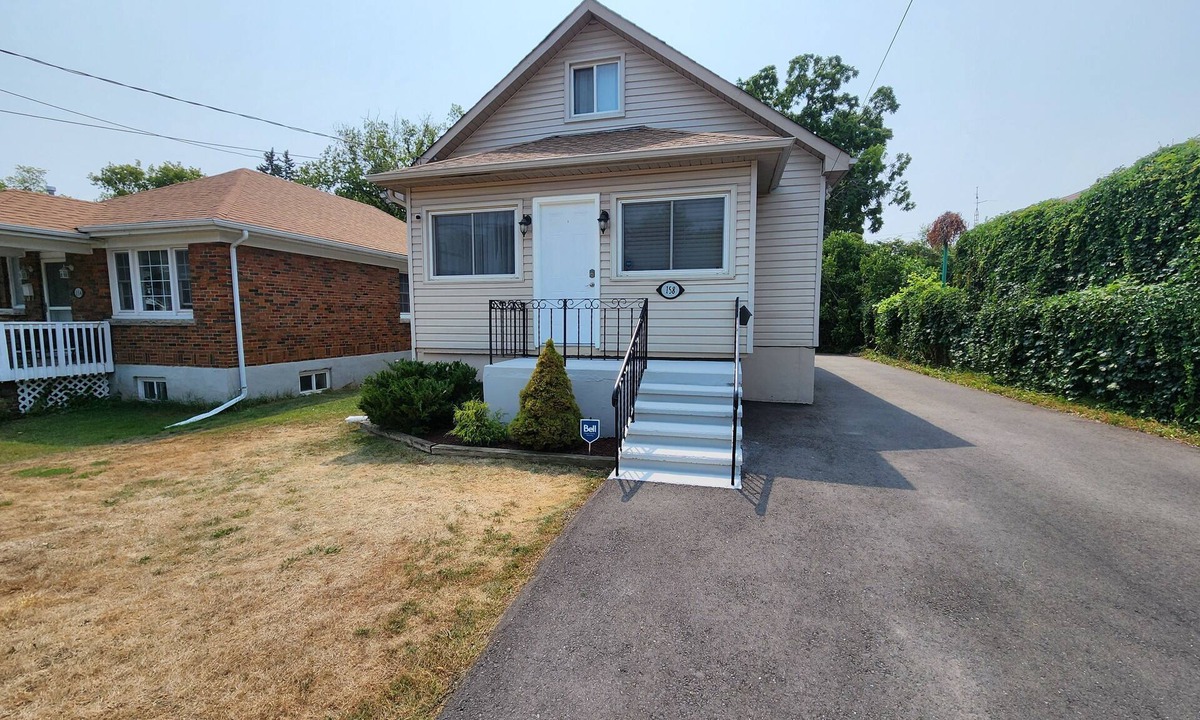 Inner Harbour House | Downtown 6 Bedroom Gem – Ideal for Families & Work Crews