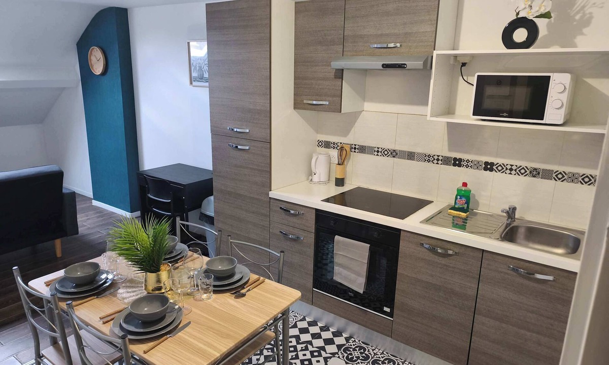 Charleville-Mezieres Apartment | Downtown Apartment with Private Garage
