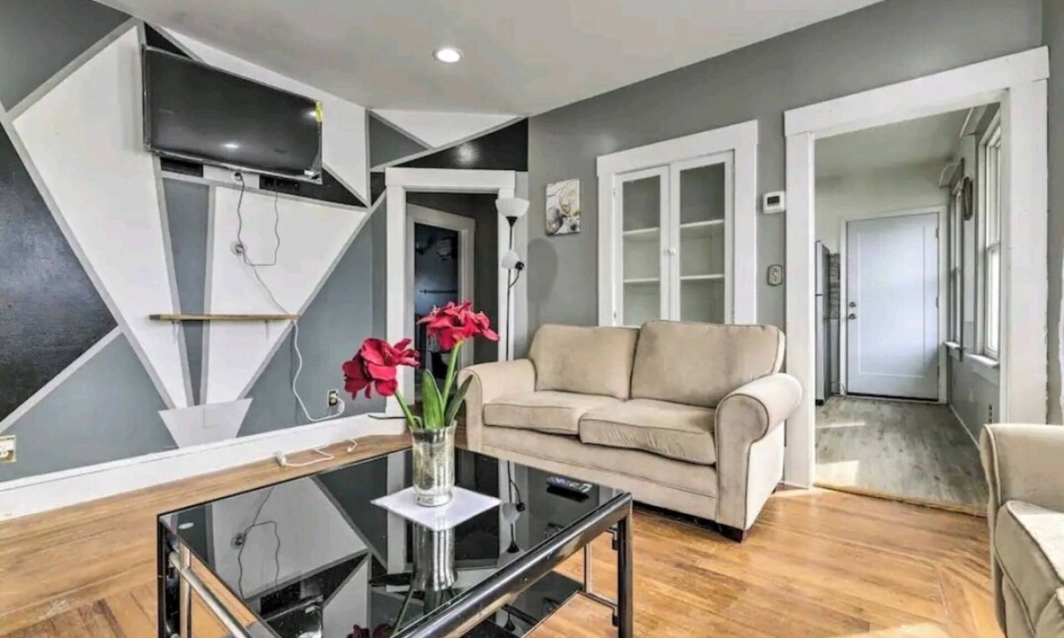 Center House | Downtown and secluded