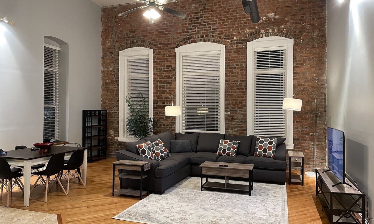 Paducah Apartment | Downtown Apartment-2 Story walk up