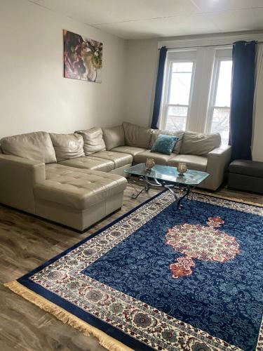 Bowmanville Apartment | Downtown Apartment 6-7 people