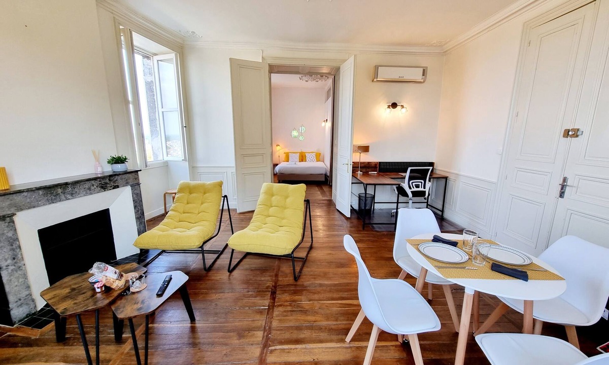 Angouleme Apartment | Downtown apartment fiber