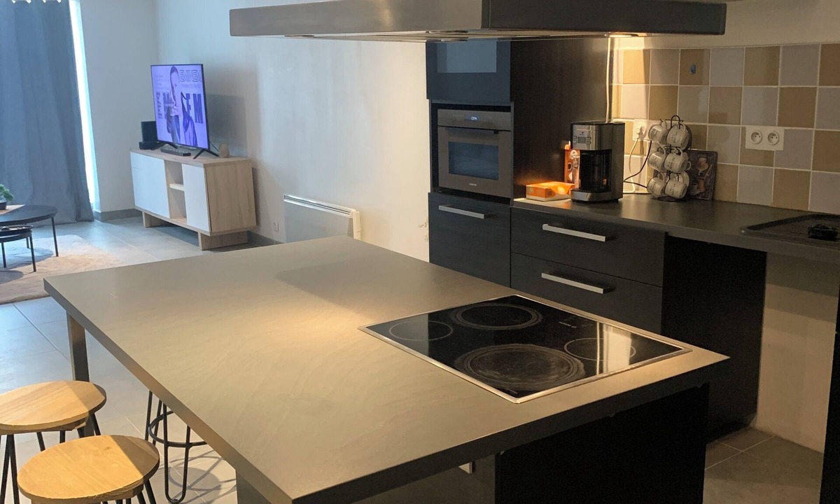 Saint-Lo Apartment | Downtown apartment & Internet+Netflix