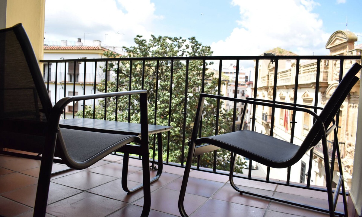 La Trinidad-San Juan y Todos los Santos Apartment | Downtown Apartment with Parking and Terrace