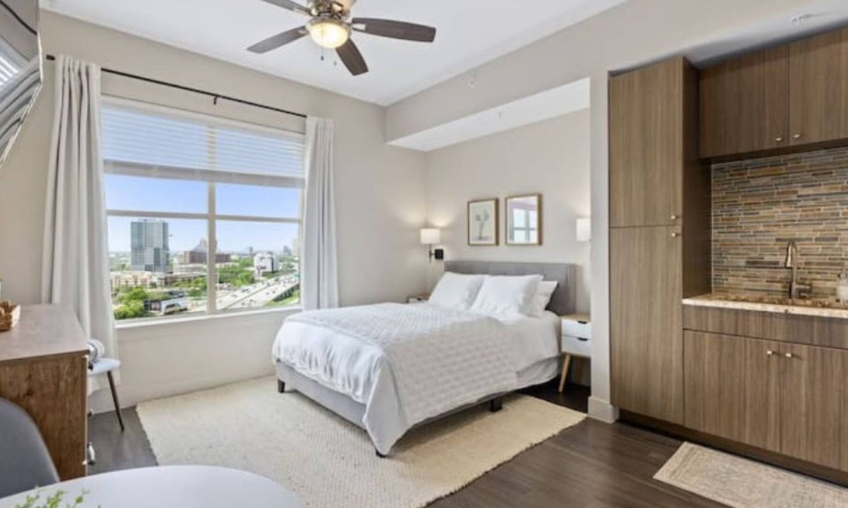 Oak Lawn Apartment | 🌟Downtown Apt near AAC- Resort-Style Pool- Rooftop Deck- Katy Trail Access🌟