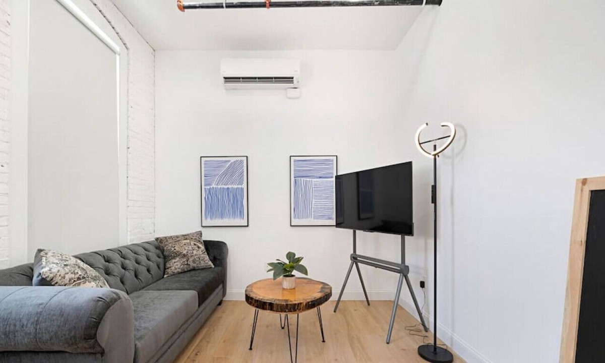Bangor Apartment | Downtown Apt With Private Patio