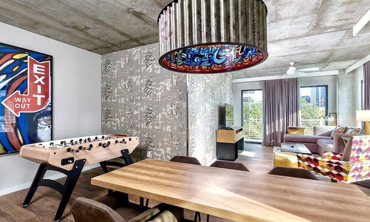 Civic District Condo | Downtown Austin - Large 2BR Pres. - Rooftop Pool - Walk To 6th St.