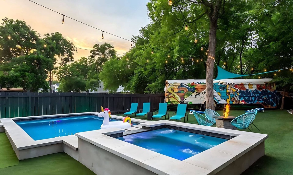 Govalle House | Downtown Austin Oasis w Pool & Hot Tub—Sleeps 18
