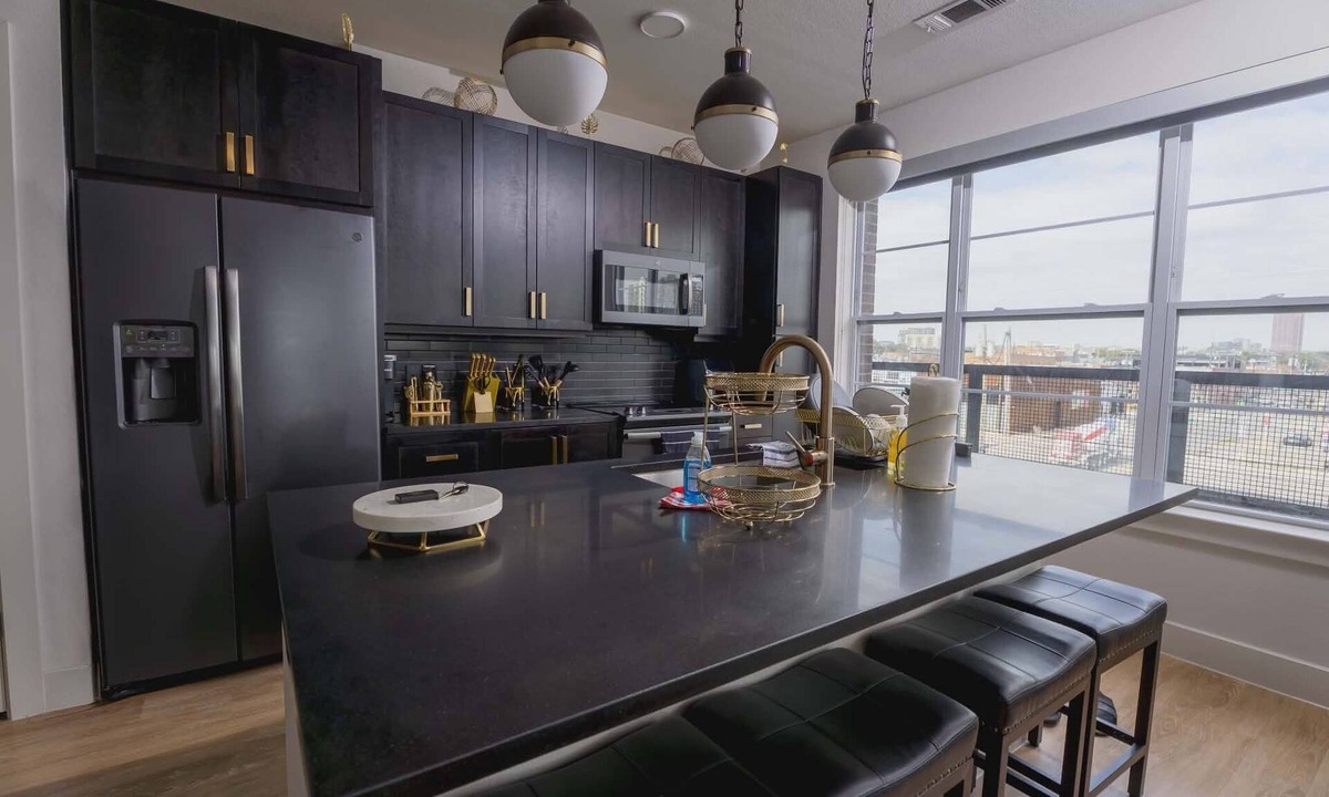 Deep Ellum Condo | Downtown, Balcony, Pool, Gym, Roof, Garage, King Sleeper Sofa, Twin Sleeper Sofa