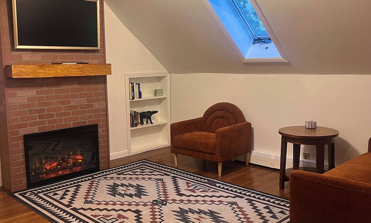 Bristol Apartment | Downtown Bristol Cozy Flat