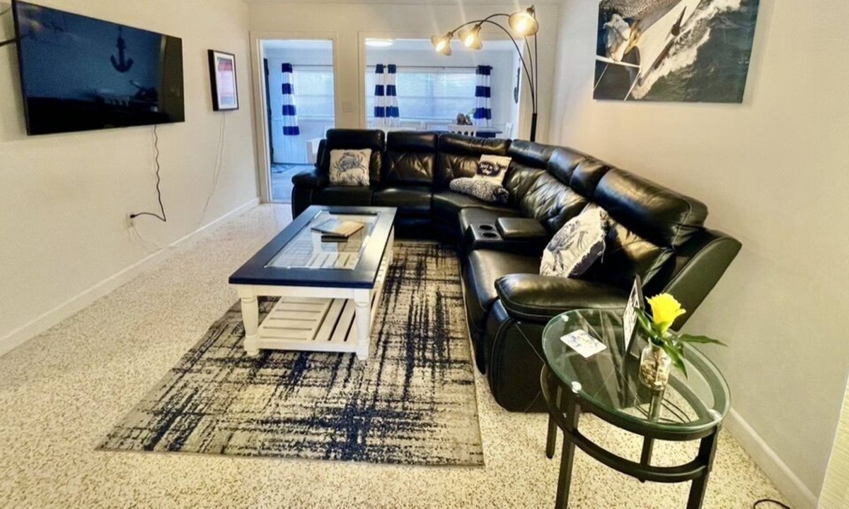 Downtown Apartment | Downtown by Payne Park