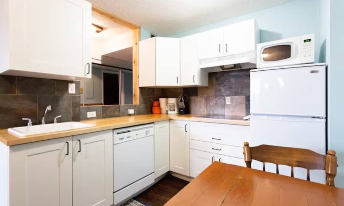 Crescent Heights Apartment | Downtown Calgary! Affordable!