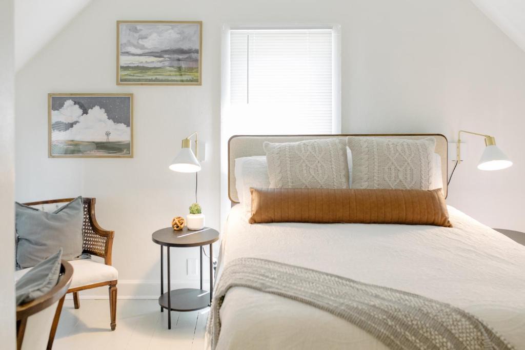 Ames Apartment | Downtown & Campus Wifi W D Netflix 2Br 1Ba