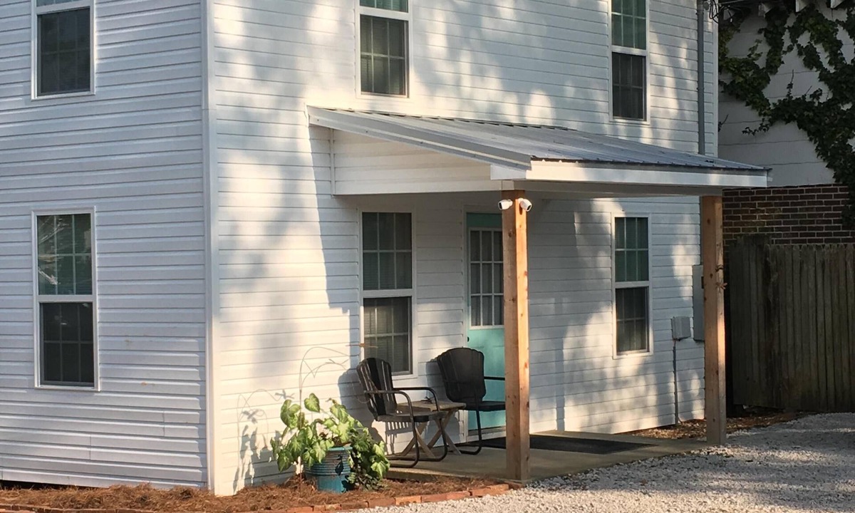 Carrollton House | Downtown Carrollton - Backyard Bungalow