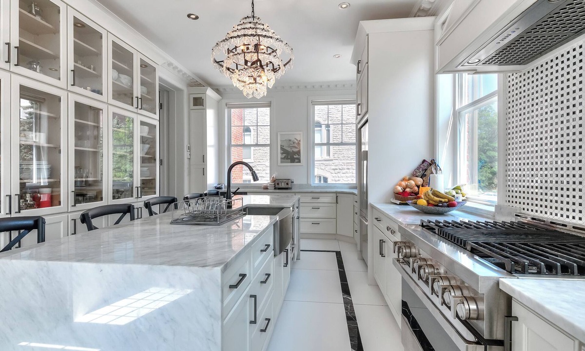 Latin Quarter House | Downtown Central Luxurious Mansion 7 Bedrooms 9000 sqft