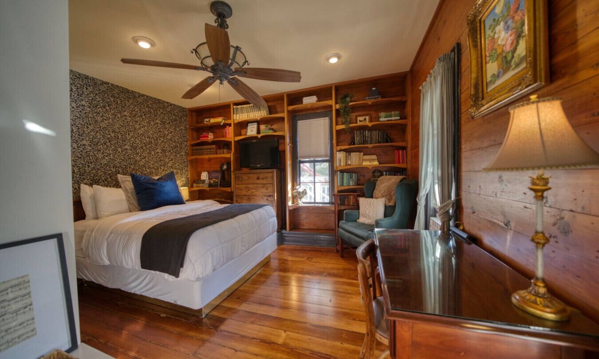 Eureka Springs Historic District Hotel | Downtown Chantilly Ste Piedmont