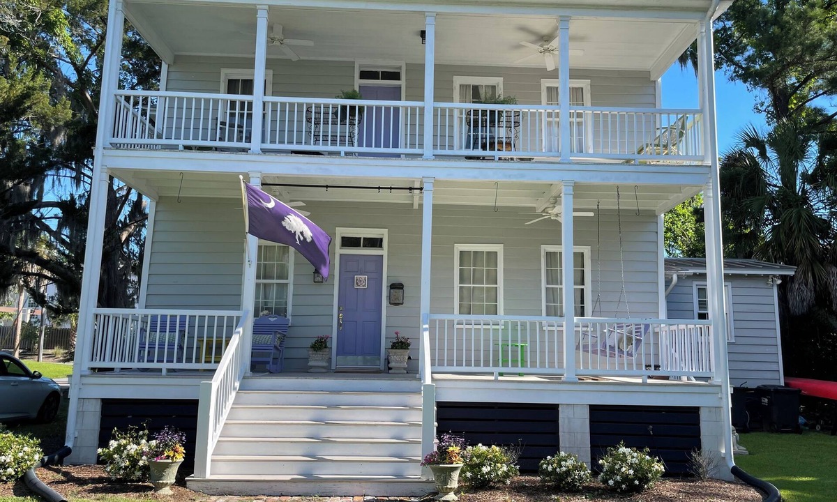 Historic District House | Downtown Charm. Walk to Everything. Pet Welcome!