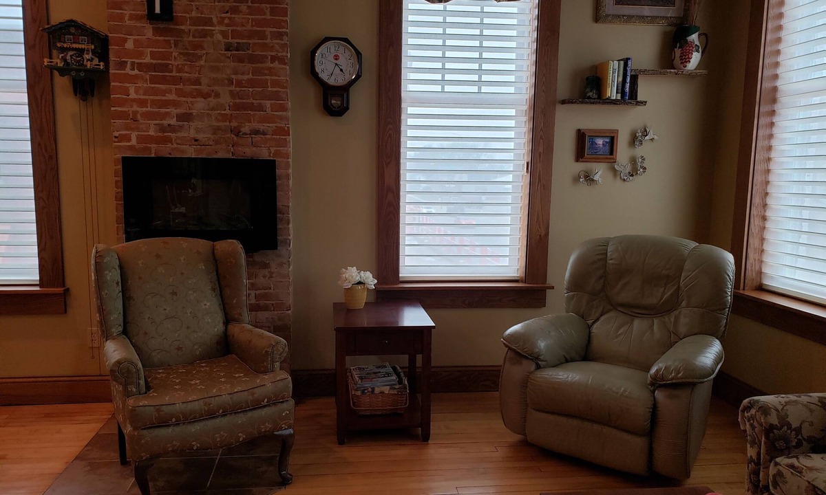 Chatfield Villa | Downtown Chatfield-Lovely 2nd Fl Loft (2 Bdrm/1 bath) w/Private Deck & hottub