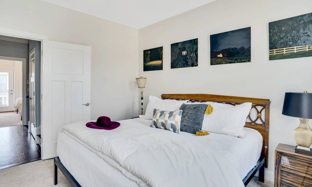 Downtown Chattanooga House | Downtown Chattanooga - Southside Modern Luxury 3BR, Private Parking, Roof Top Deck!