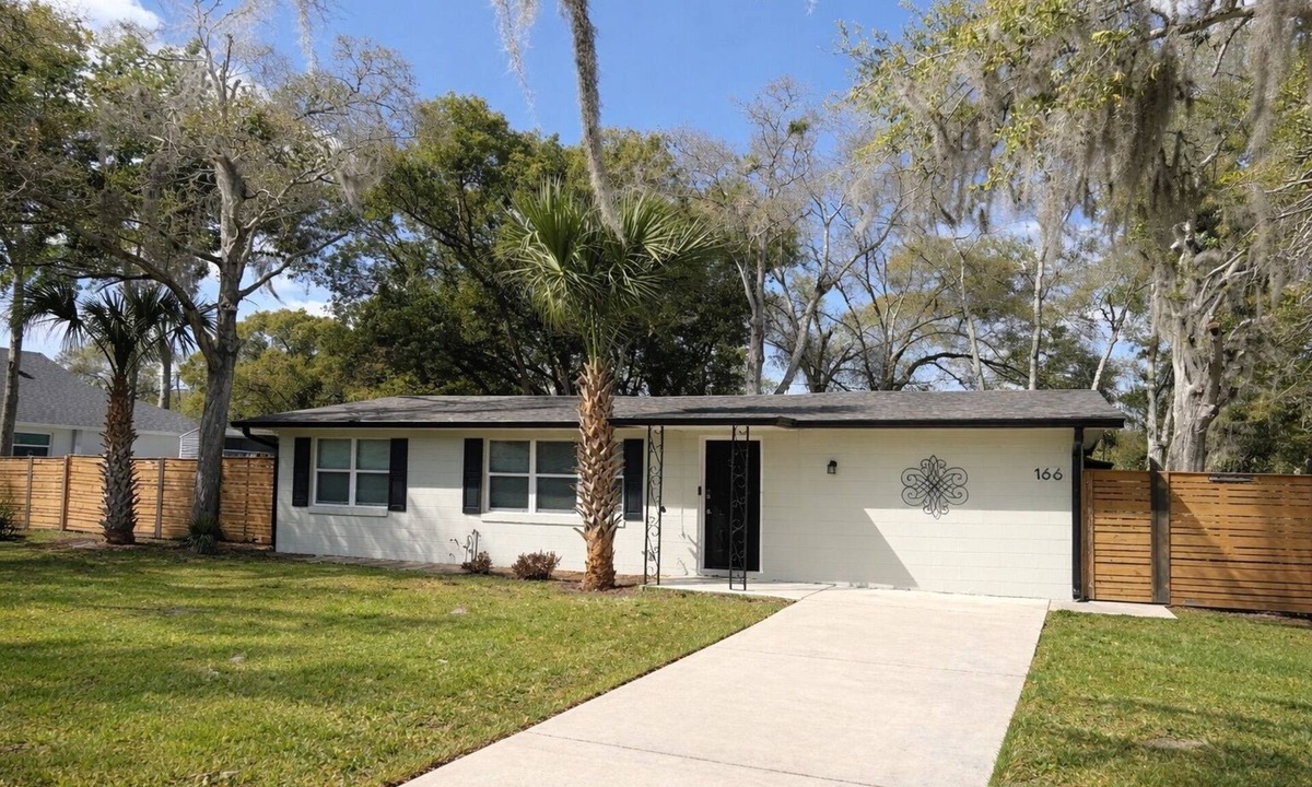Clermont House | Downtown Clermont Triplex Near Waterfront Park
