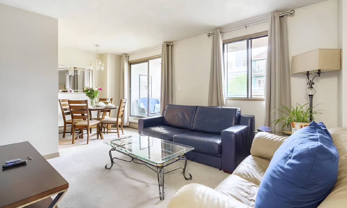 Beltline Condo | Downtown Condo Near Stampede and BMO with Parking