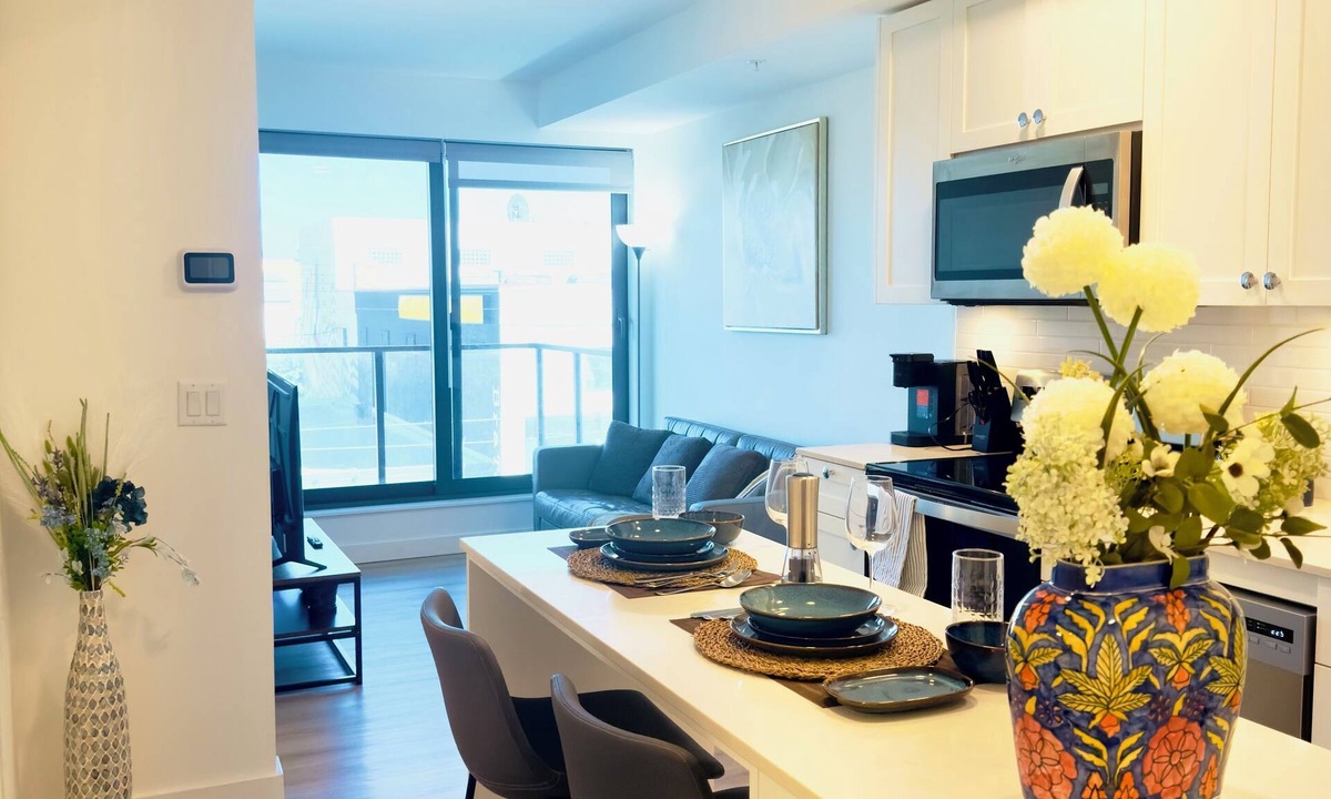 Crescent Heights Condo | Downtown Condo, Stylish & Comfy