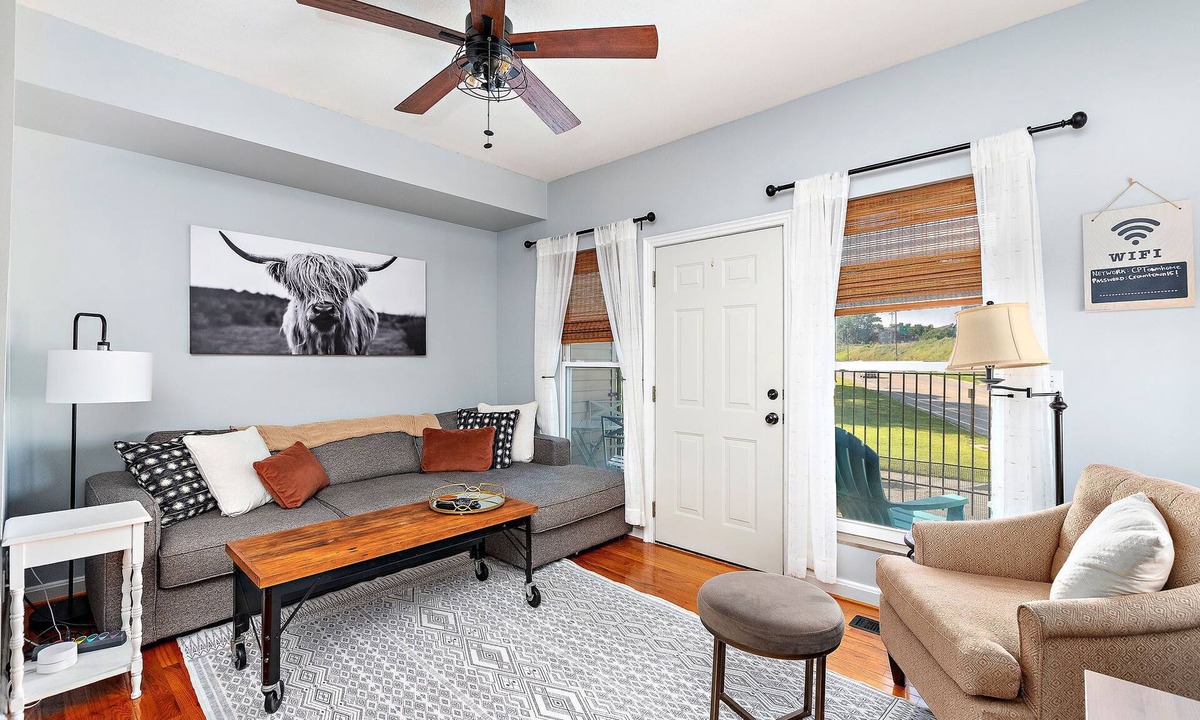 Columbus Park House | Downtown Condo w/City Views Walk to Streetcar