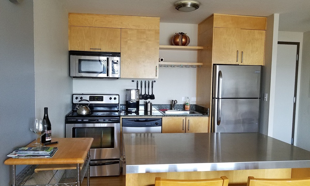Downtown Portland Condo | Downtown condo with free parking
