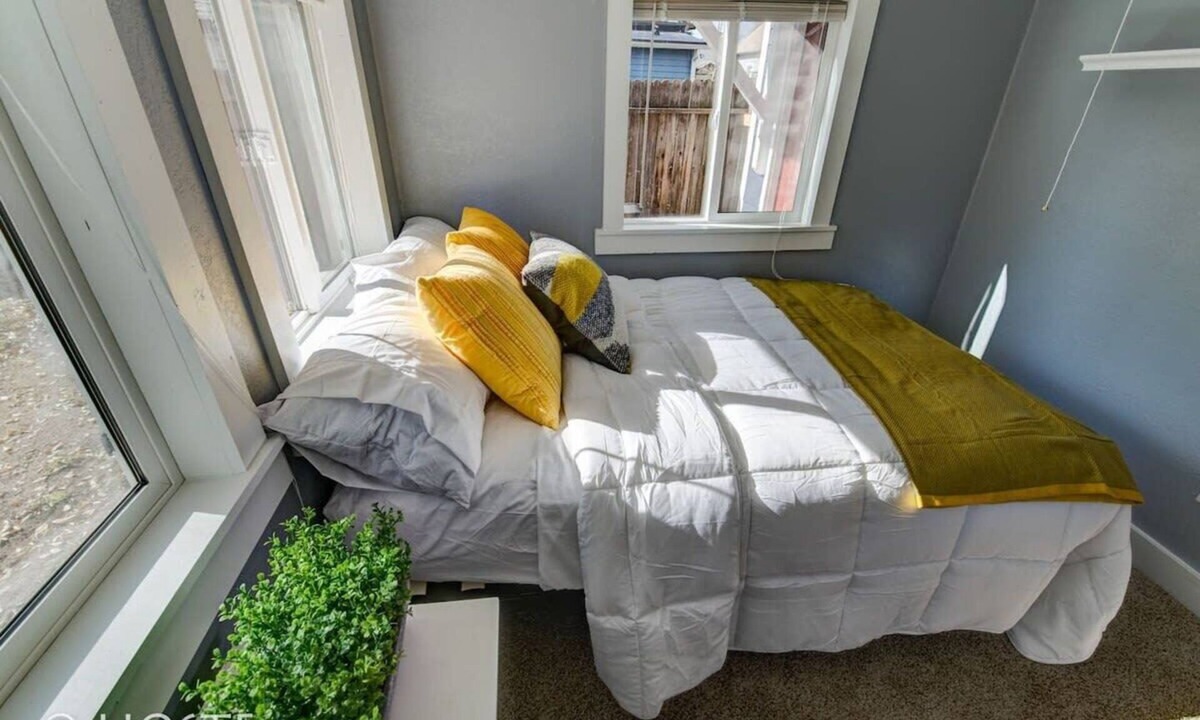 Central Colorado Springs Cottage | Downtown Cottage with Netflix TV near Old Colorado