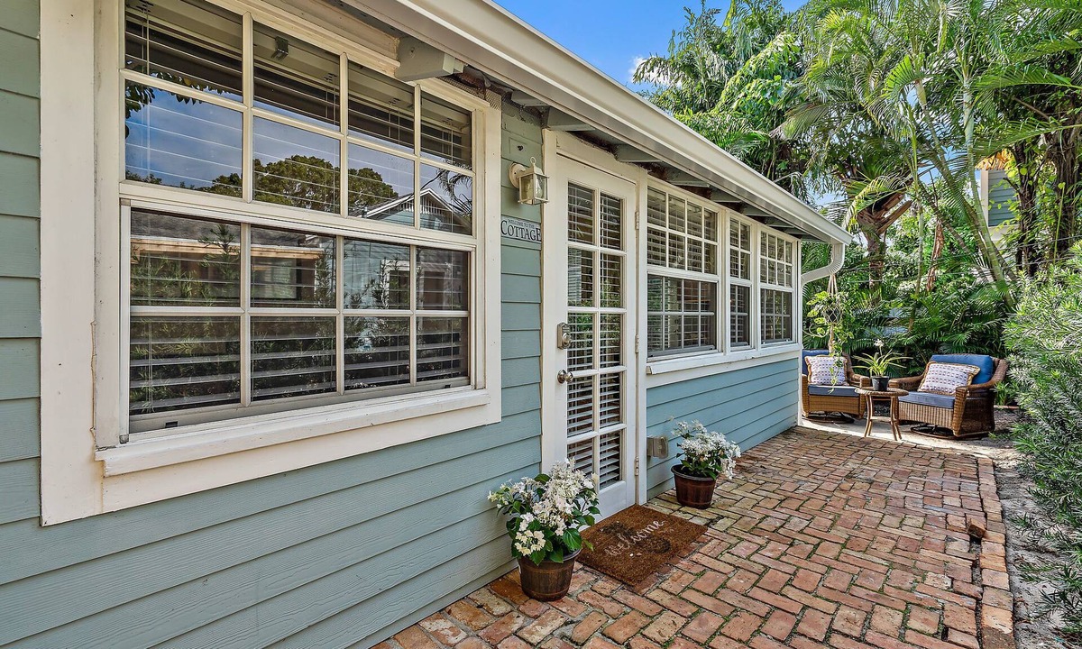 Grandview Heights Cottage | Downtown Cottage-Quiet-Private-Close to Everything