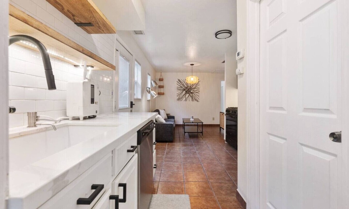Grant Hill House | Downtown Cottage blocks from Petco Park!