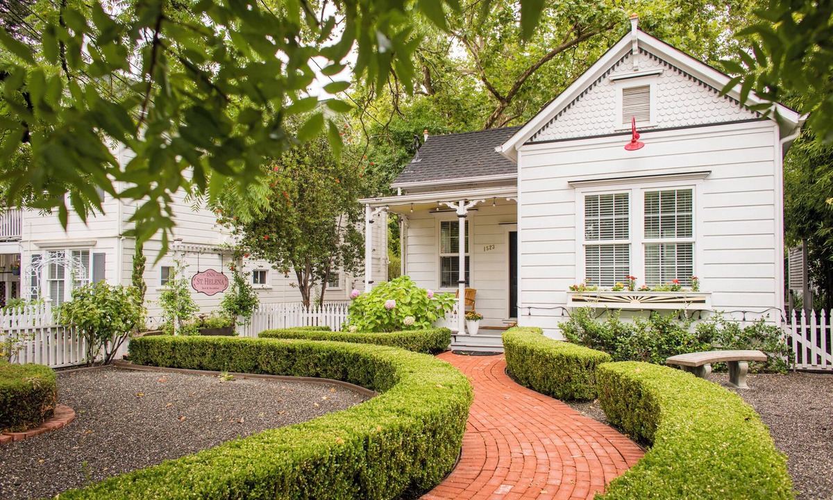 St. Helena House | Downtown Cottage House