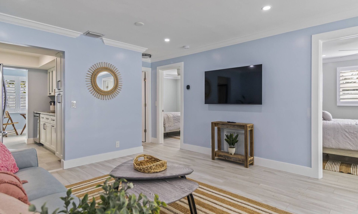 Lake Ida Shores Apartment | Downtown Delray GEM